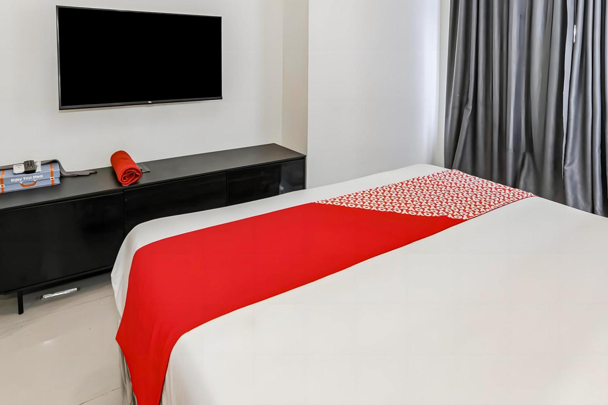 Oyo 93703 F88 Hotel Bekasi Exterior photo