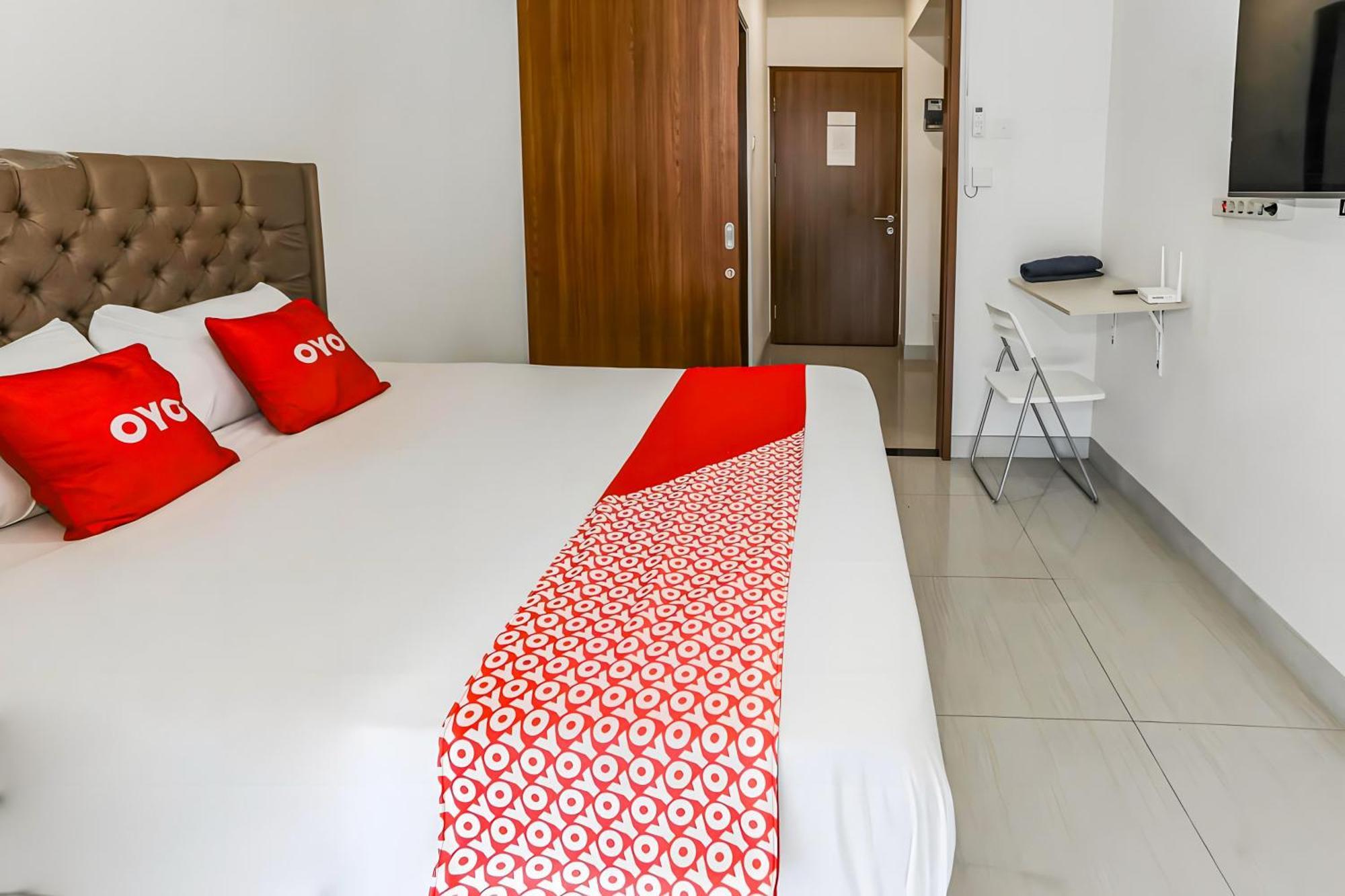 Oyo 93703 F88 Hotel Bekasi Exterior photo